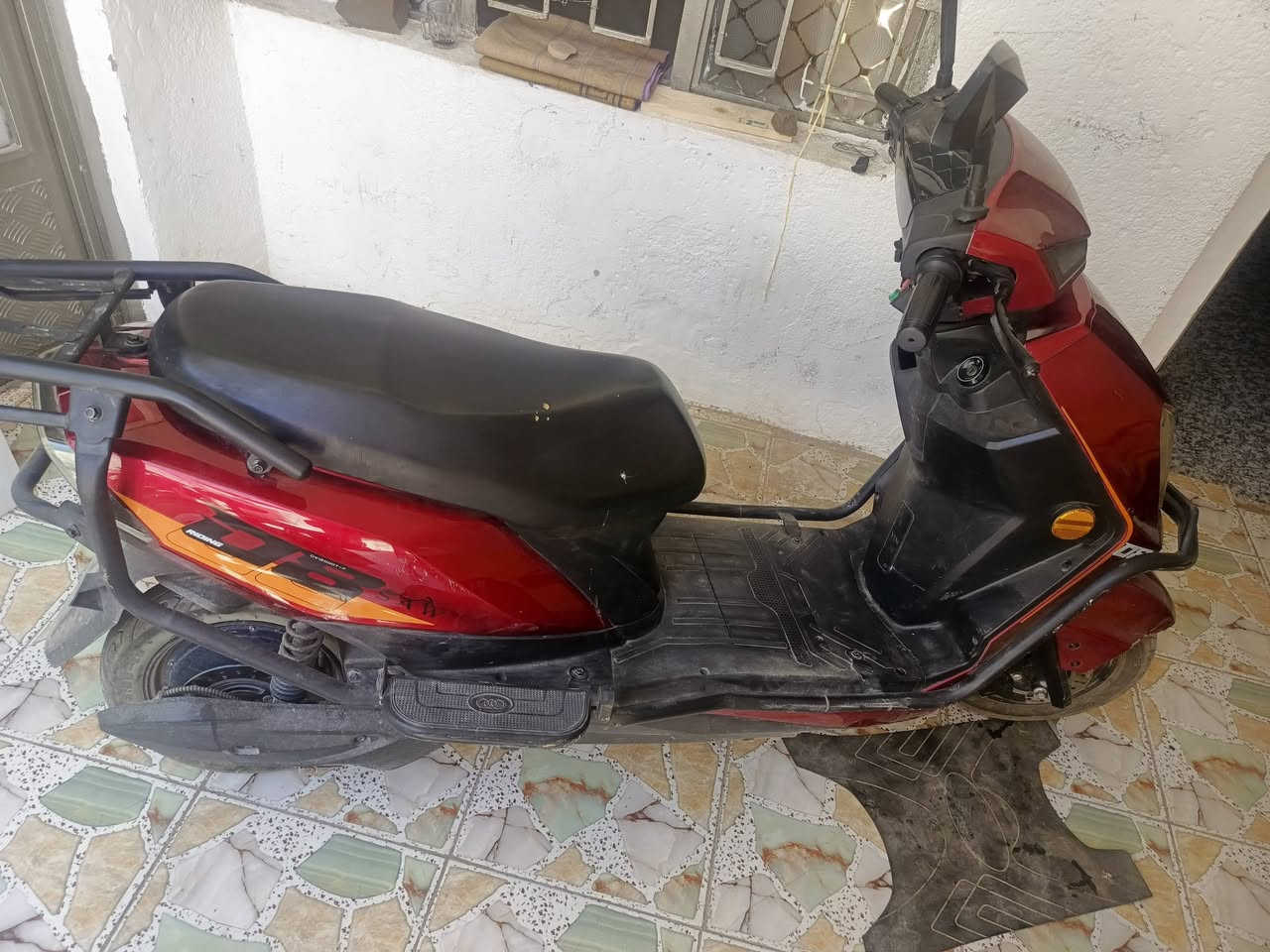 السلام عليكم  اخوان
دراجة شحن للبيع ملف 1200 
72 فولت بطارية 30امبير
6بطاريات 
3نمر
سرعة 80 
و الدارجة شغالة بلكامل و ما بيهة اي نقص
 الدراجة رزنة و بيها نضام R
السعر 900 و بيها مجال
العنوان ديالى  كنعان
للتواصل ***********
