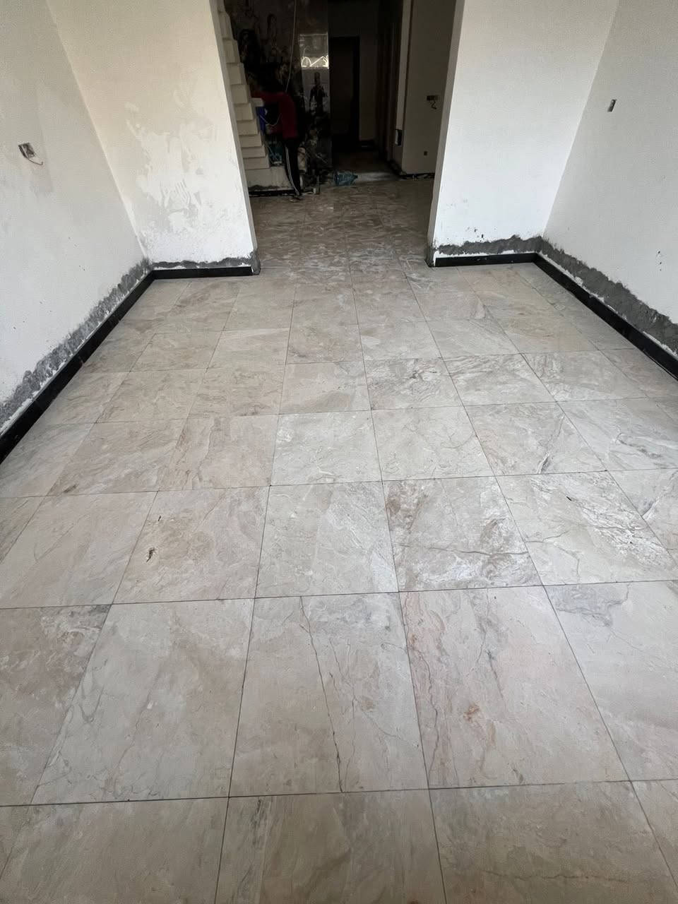 سلام عليكم خلفه سيراميك متفرغ  ***********
