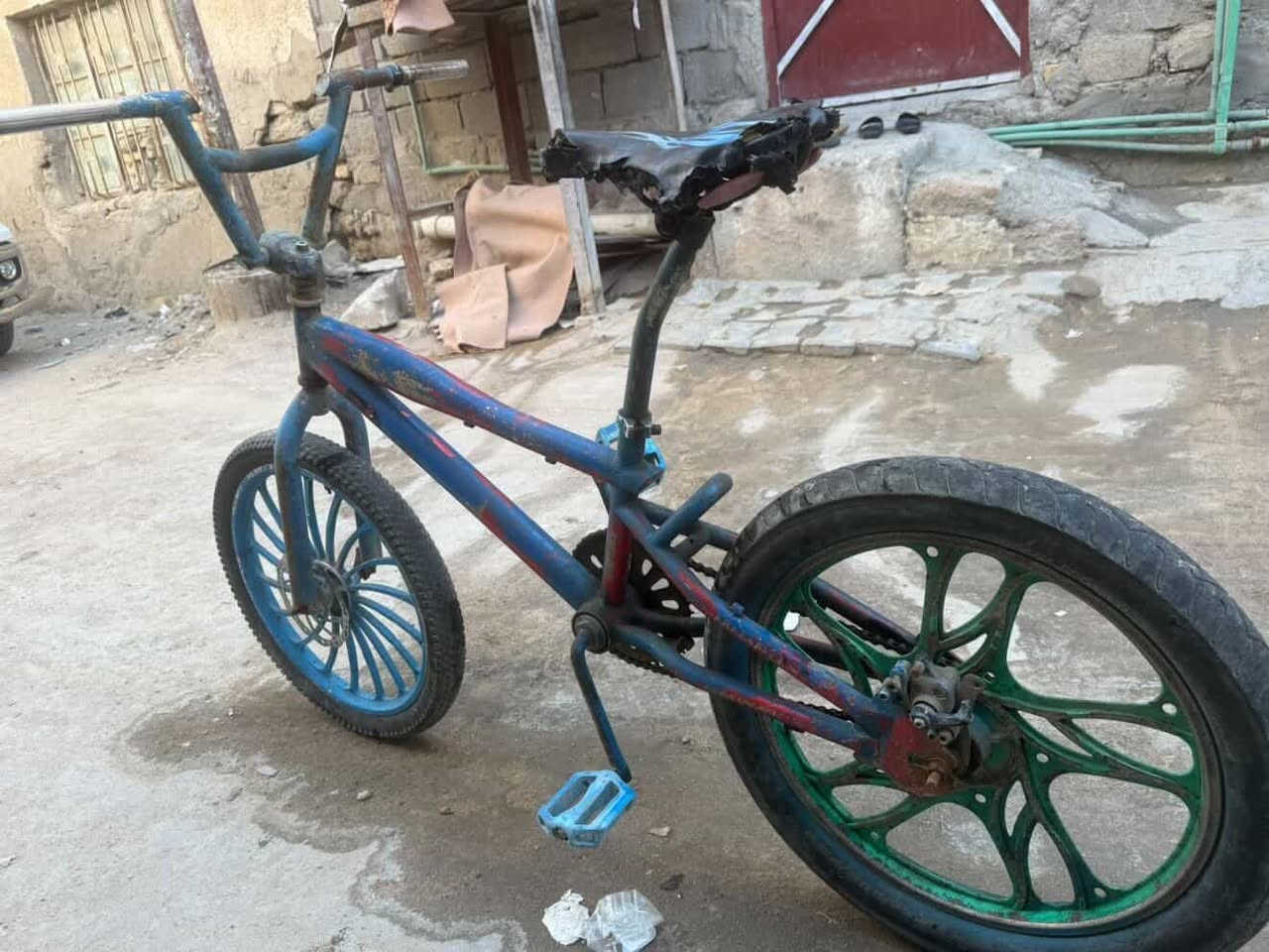 بايسكل همر مستخدم بريك ابو الكفه كلشي مابي نضيف سعر 30 الف وبي مجال مكان بصره 5ميل قرب ازياء وسام للتواصل واتساب فقط ***********
