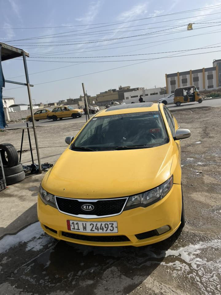 سلام عليكم كيا فورتي للبيع
مكينه 2000دوش صاله سبوعين من شاده 
كير خير من الله تبريد ثلج ❄️ 
حادثه جاملغ امامي مبدل وبيه طخات سياره 
فول مواصفات عده بصمه تايرات نضيفه صدر زين 
نقصه درايم شفت بيه طكه مكاني بغداد جميله 
معروضه 87وبيه مجال حق جيه  وهاذ رقمي ***********
