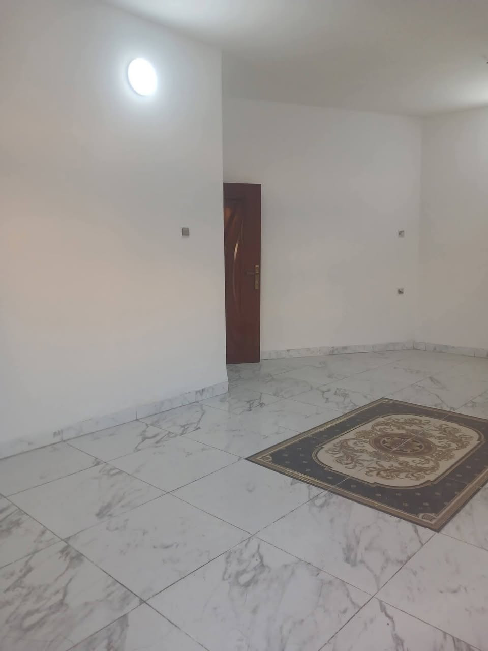 للبيع بيت 🏡 طابو صرف فى #المواصلات_الثانية مساحته #١٣٥م ركن واجهه ١٢ يحتوي على #ثلاث_غرف_نوم وصاله وحولي وخدمات وكراج  للإستفسار اتصال 🤙 على الرقم 
***********
#الجميع
