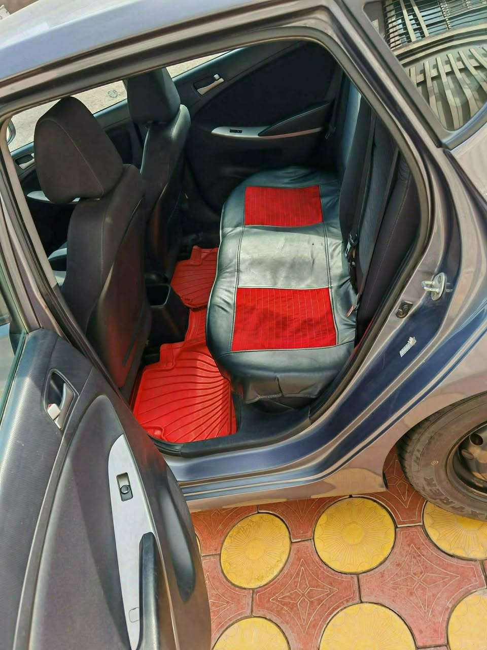 🚗 للبيع هيونداي أكسنت 2017 وارد أمريكي – هاج باك رقم بغداد الجديد بأسمي
للجناية والمتميزين         ......... محرك 1600 المرغوب 
🔹 الممشى: 120 ألف ميل
🔹 المواصفات: عادية وتشمل:
1- تحكم كروز سرعة
2- مانع انزلاق EPS
3- تصعيد الجام عند التقفيل
4- تشغيل عن بعد
5- تبريد ثلج
6- محرك وكير بحالة جيد 
🔹 حالة السيارة:
الضرر: حادث بنيد وجاملغ أيمن ومصبوغات بدون أي تبديل

🔹 السيارة نظيفة جداً واستخدام شخصي
💰 السعر:  86
🚗 سيارة حلوة وممتازة وبالعافية على اللي ياخذها
📍 العنوان: النجف الأشرف – حي ميسان


**إذا كنت صاحب هذا الإعلان وتريد حذفه لأي سبب، رجاءا أرسل رسالة إلى الدعم الفني**