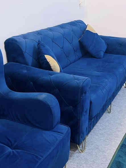 تخم للبيع العنوان حي السلام السعر300قفل 
  الاتصال وتساب بس ***********
