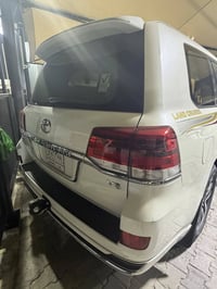 لاندكروزر بريم • ٢٠١٩ • ٩٠٠٠٠ كم