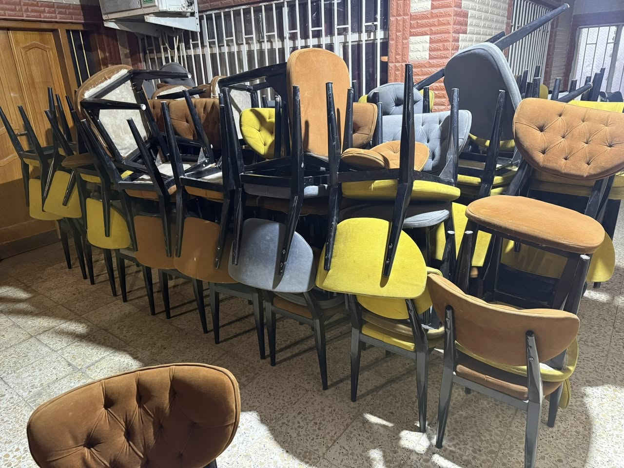 ١٧٠ كرسي للبيع سعر الكرسي  ٣٠ الف


**إذا كنت صاحب هذا الإعلان وتريد حذفه لأي سبب، رجاءا أرسل رسالة إلى الدعم الفني**