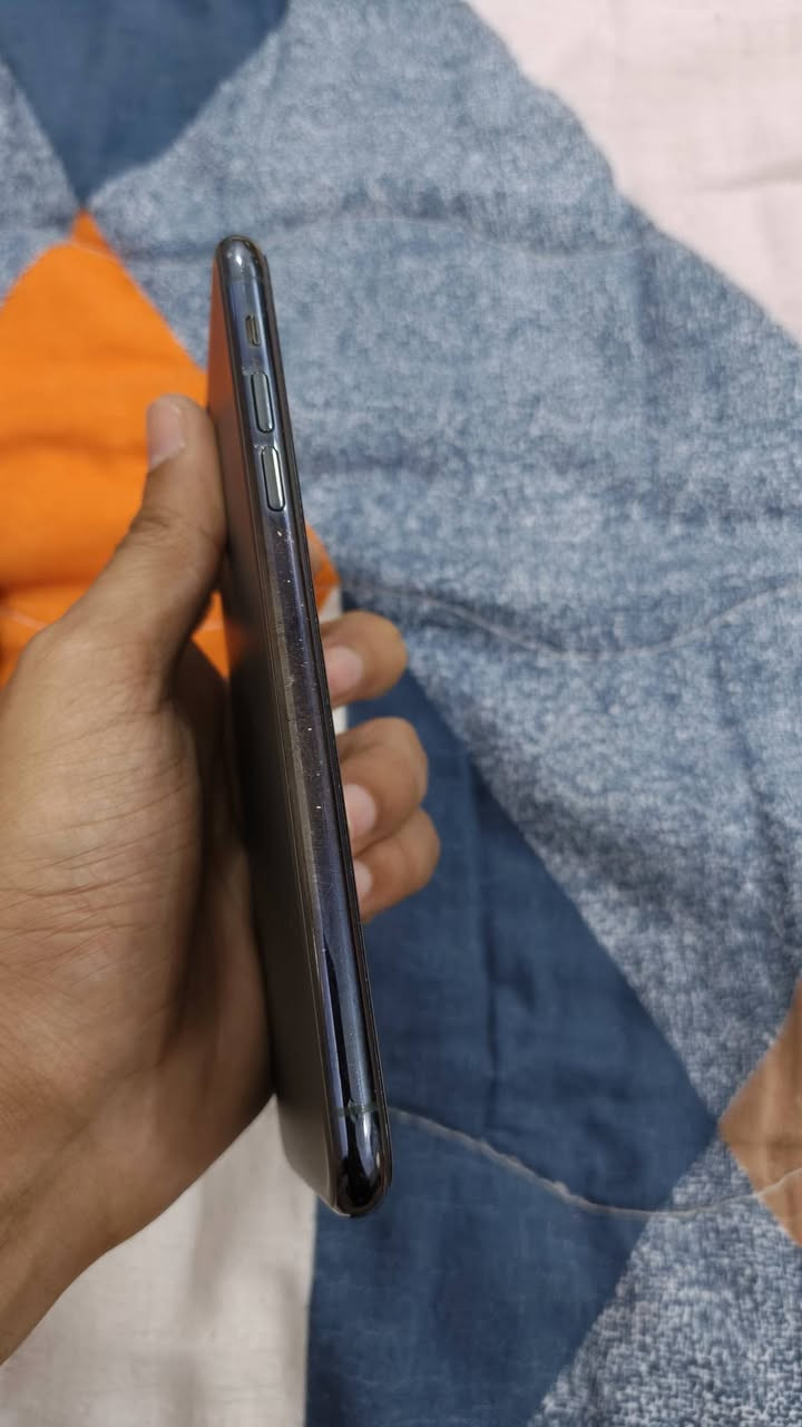 ايفون 11 برو ماكس ذاكرة 256 جهاز مامفتوح ولا مبدل بي شي بطاريه 75 البلاديه جهاز بي شخوط خفيفه ما مأثره وضايعه الضهر نضيف بدون ملحقات رايدة ب375 ومجال قليل العنوان الجزيرة شط العرب 
***********
