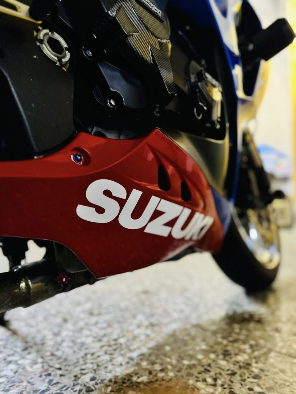 السلام عليكم 🫡 بيع مستعجل مستعجل 📌.

                دراجه جكسر 1000R 
 الدراجه مكفوله كير محرك كهربائيات كله شغال الدراجه📯

 بيهة محرك قمبله💥
 وبيه قطع مزوده برمجه 3مودات اصليه ⚡️

صالنصه رياضيه اصليه ☄️

العنوان بغداد الحسينيه الراشديه 📍
السعر خاص أو اتصل وتدلل 💸💵

رقم الهاتف ***********
