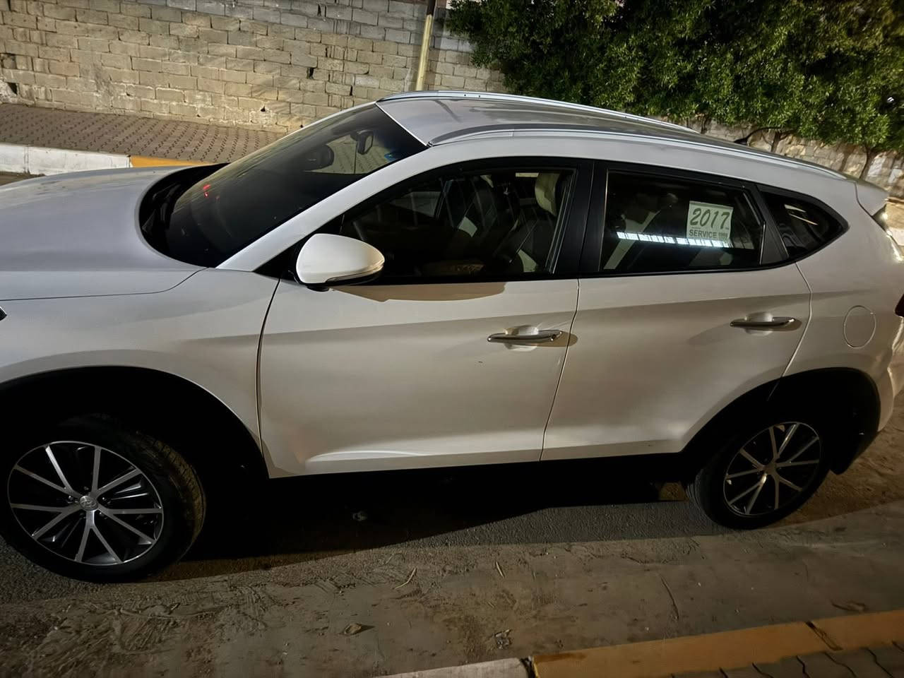 سياره توسان خليجي رقم بغداد باسمي موديل ٢٠١٧ قطعتين صبغ اثر شخوط الباب الخلفي وشويه بالجاملغ الخلفي  سياره جاهزه بدون نقص تخم تاير صدر محرك وكير كفاله سياره جاهزه
لبيع او مراوس سعر ١٦٥
العنوان ديالى بعقوبه ***********
