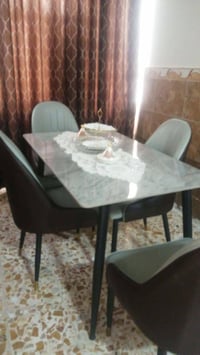 ميز طعام • نظيف حيل • كأنه جديد