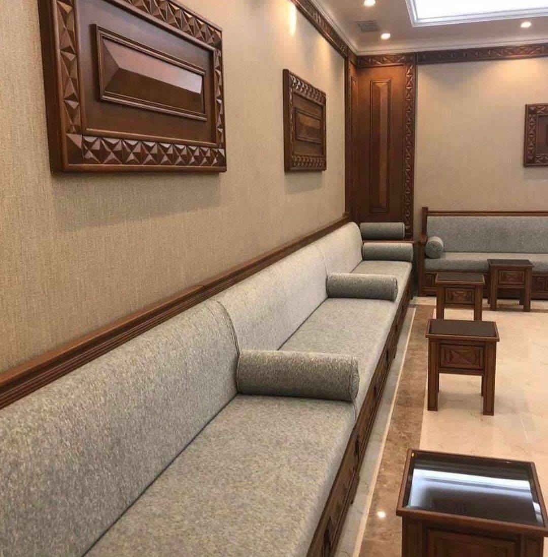 ديوان تزكام عمل حرفه يدوي من الخشب الجاوي وخشب الزان وبلوك صاج ١٨ ملم قماش صلي وسفنج اكستره ١٠ سانتيم  من معمل نجارة الحسنين العنوان ميسان الجديده شارع سوق الذهب قرب الحدادين هاتف ***********/*********** إشارة الأصدقاء
