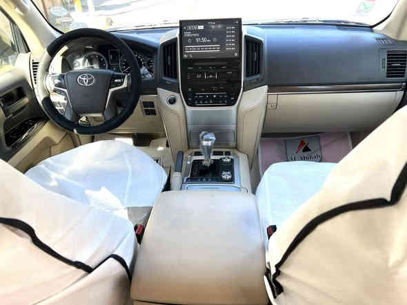 السلام عليكم
لاندكروز 2019 كراند تورنك  سبشل ادشن خليجي
وكاله.  SAS   الباب الثاني
محرك  V6 4000
سلايت و 5 بصمات وتشغيل عن بعد 8 ايرباك
كشن مخمل وكهرباء واحد 
دشبول ليزري اسود لكزز
لايت اسود وبخاخ لايت
جنطه كهرباء حركتين
شاشه اصلي مساعد تويوتا وكامرا 360 درجه
ويل كل كروم اسود حجم 20
حساس امامي وخلفي رساله ترحيب لاندكروز 
رقم بغداد الجديد 
بيه بارد قليل بالجاملخ الامامي وصبغ بالركن قلبل  
ماشيه 58000  الف KM
السياره جديده حيل 
السعر 52500
***********
***********
