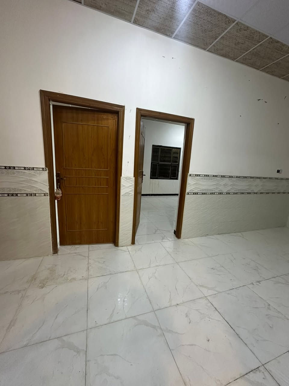 الايجار شقه مهيجران بناء حديث
غرفتين صاله ديوانيه طارمه مطبخ صحيات
اجار400الف ***********📞

