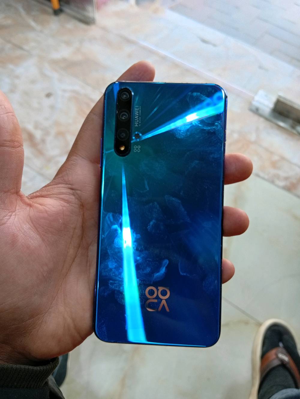 جهازين واحد يحتاج سوفت وير ناسي الرمز والجيميل والثاني يحتاج شاشة 