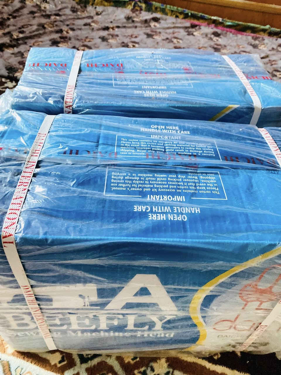 من رخصة الادمن 
غراض بيت للبيع كنتور 6 باب 250 وبي مجال 
بوفية ب35
كرسي ب60
مكاين خياطة فراشة جدد سعر الوحده 75 
الغراض بيهن مجال اتصل ***********
