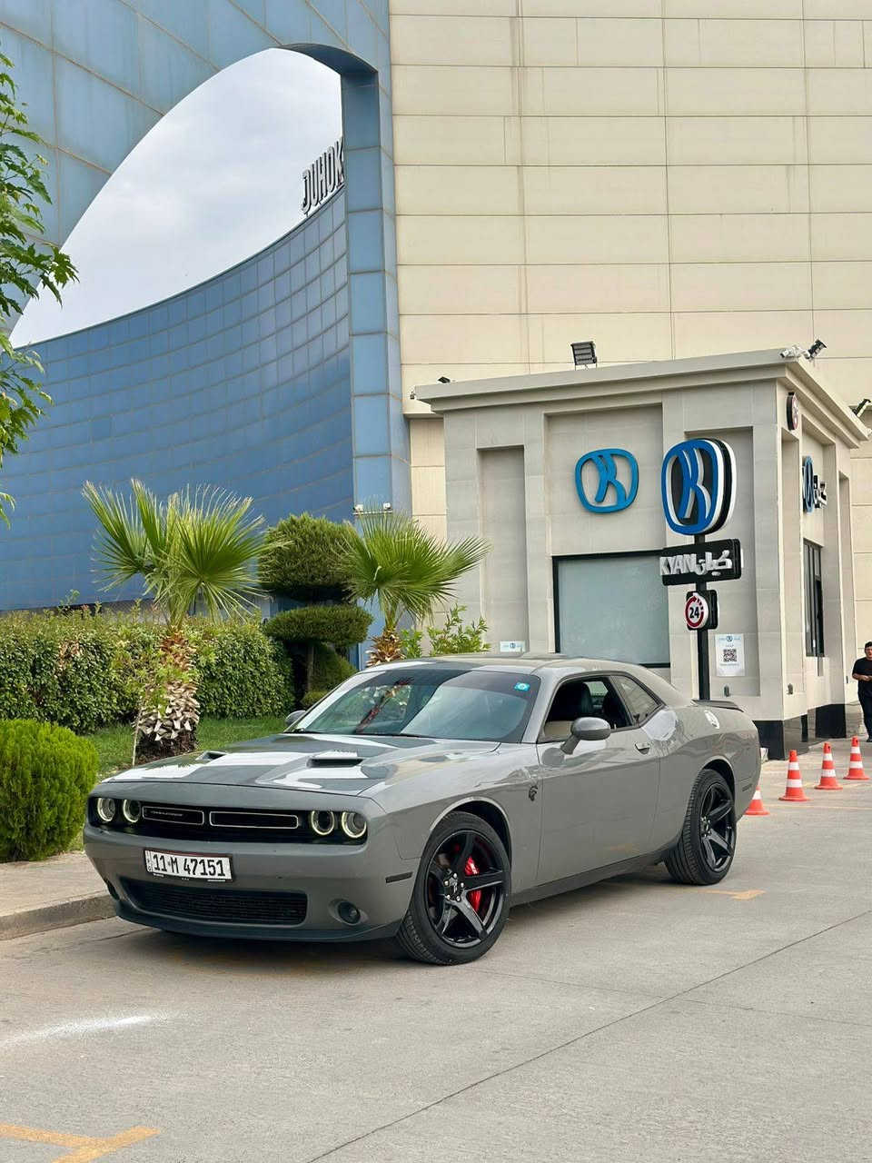 تحيه طيبه...
دودج جالنجر للبيع فقط 
موديل ٢٠١٧
اللون اسمنتي اصل 
مكفوله من الصبغ والتبديل والفتح
شاشه كبيره كامره دواره 
كشنات جلد 
كشن سائق كهرباء 
مكينه كير مكفول 
٣٦٠٠ تو ويل 
ماشيه ٨٩م
تخم تاير جديد صدر أمامي خلفي جديد 
اي نقص ما بيها شرط 
سونار مرفق 
السعر ١٧٨ بيها مجال بسيط 
عنوان بغداد بسماية 
***********
