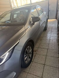 BYD 05 دستروير موديل 2025 سيارة ماشية 17.000 كفالة عامة عدا رصعه صغيره...