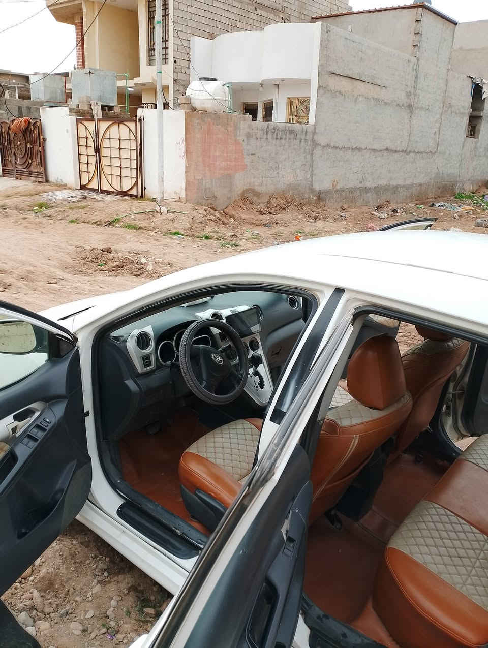 مطلوب بيها 80 ورقة وبيها مجال بس حگ الجية
بعقوبة/تقاطع القدس
*********** / ***********
تيوتا ماتركس وارد خليجي محرك 2000 وكير بلاديات مكفولات
صبغ عام ضربتها بچم ممسببة ضرر للمحرك ولا اي قطعة وطخة بالباب فقط مكفولة من كلشي غير ذني
سيارة مال جناي جوة ايدنا ممشتغلة 
تايرات رياضي قياس 18
شاشة وكامرة خلفية
مازدات قبل اشهر بدلتهن
زجاح امامي كذلك جديد
تبريد مكفول بس غاز خلي 
دوشمة جديدة جلد درجة اولى والكشنات بالباكيت
لا خياس لا شخوط لا ضربات تجي تشوف وتفحص كامل 
سيارة واسعة اكبر من الصور غراضها حتى يم ابو الاسواق تلگاهن مكينتها كامري شيرهم للكامري يرهم الها تعال وبيك خير واتدلل
