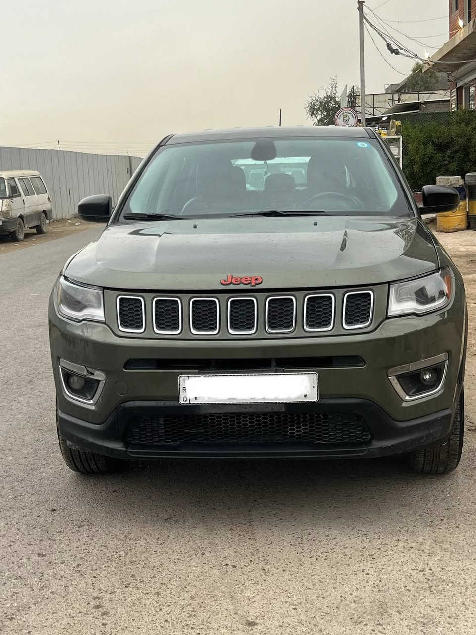 السلام عليكم البيع جيب كومباس موديل 2020فول مواصفات عدا الفتحه المتد 
بصمه
جلد
شاشه كبيره 
كامره دواره 
تشغل عن بعد 
تخم تاير السياره جاهز بدون نقص 
مكينه 2400
وارد مريكي حادث بسيط فقط بنيد
السعر130 مكانها بغداد 
***********
