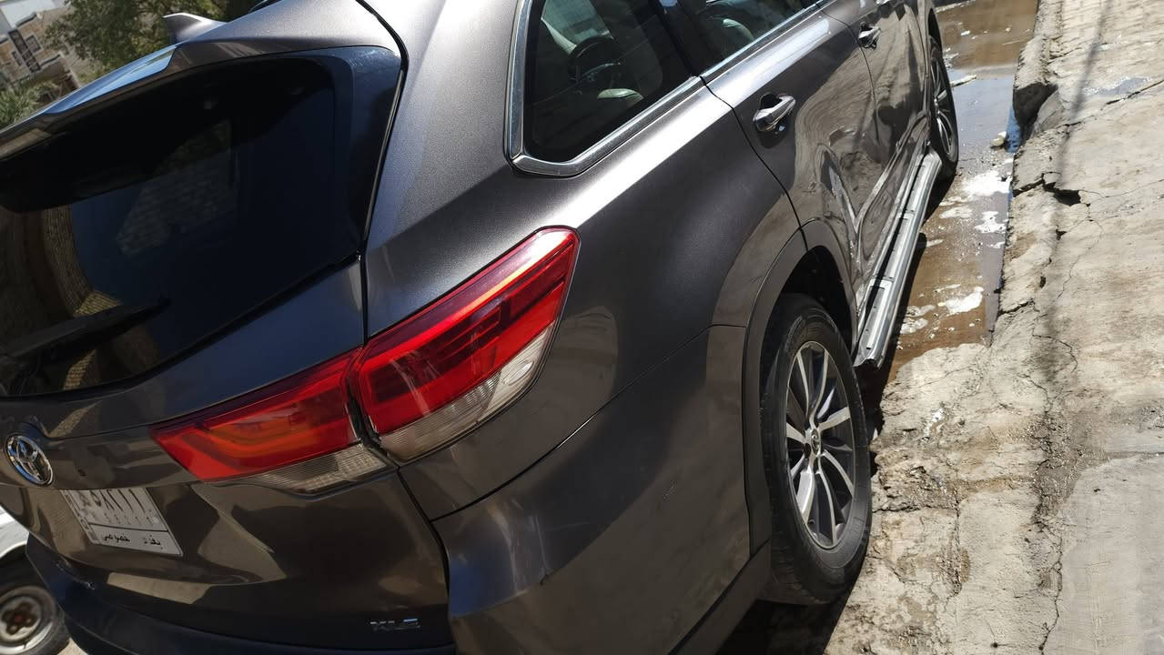 سلام عليكم تيوتا هايلندر للبيع موديل 2018 رقم بغداد وارد امريكي. فول اوتوماتيك.  
السعر210$  دفترين وعشرة. 
المكان بغداد البلديات 
***********
