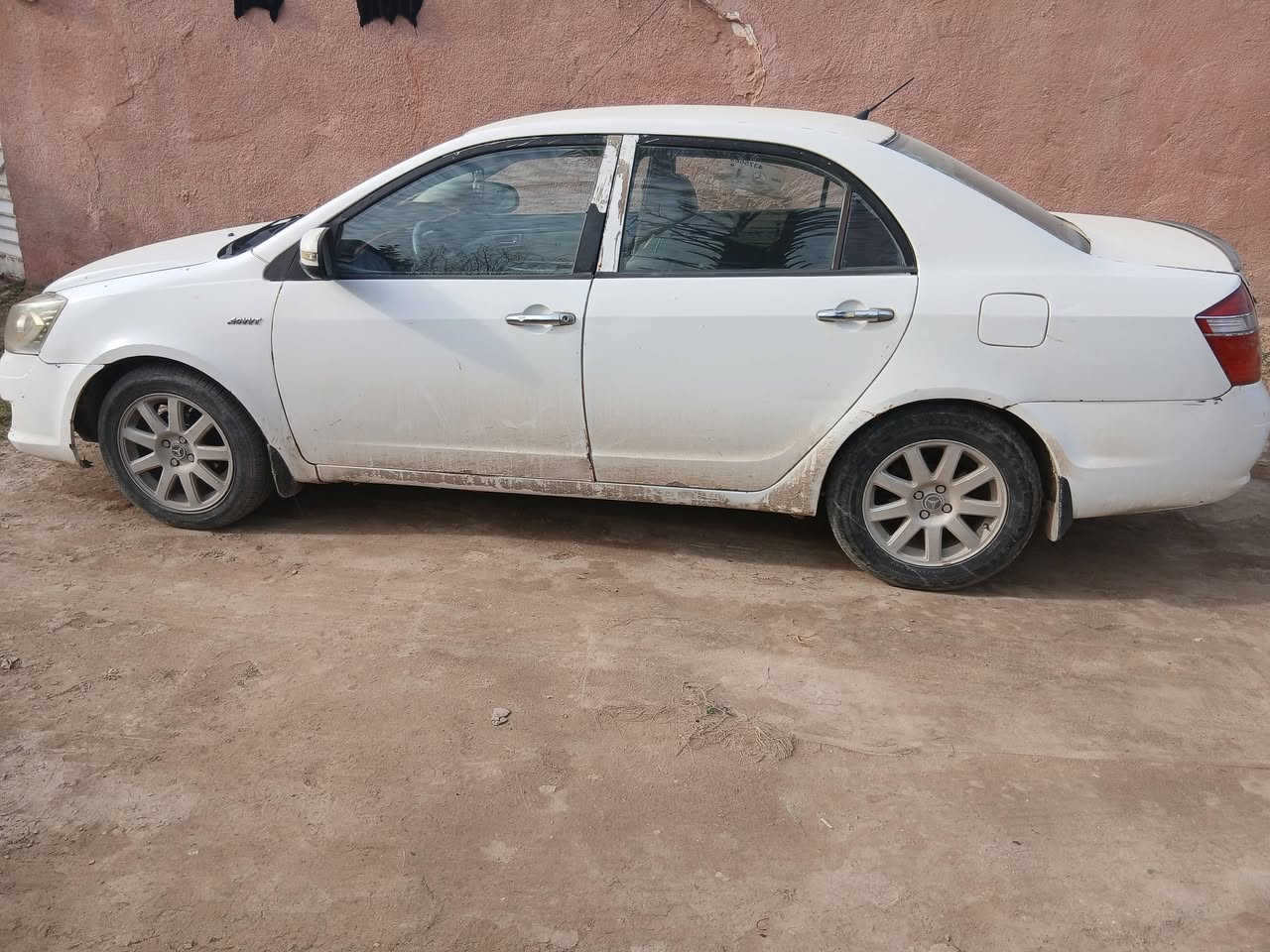 السلام عليكم ورحمة الله وبركاته 
جيلي موبل موديل 2012 رقم كربلاء 
مكان السياره بابل سنويه ساقطه راعيها موجود يريد تحويل 
كير مكينه كهربائيات كلها شغاله تبريد نقص غاز السعر 42 وبيه مجال الخاص مفتوح 
او الاتصال ع الرقم ***********
