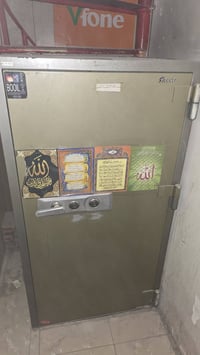 قاصة booil دبل مفتاح دبل قفل 1600 كيلو . ارتفاع ١٥٠ سم العمق بحدود ال٨...