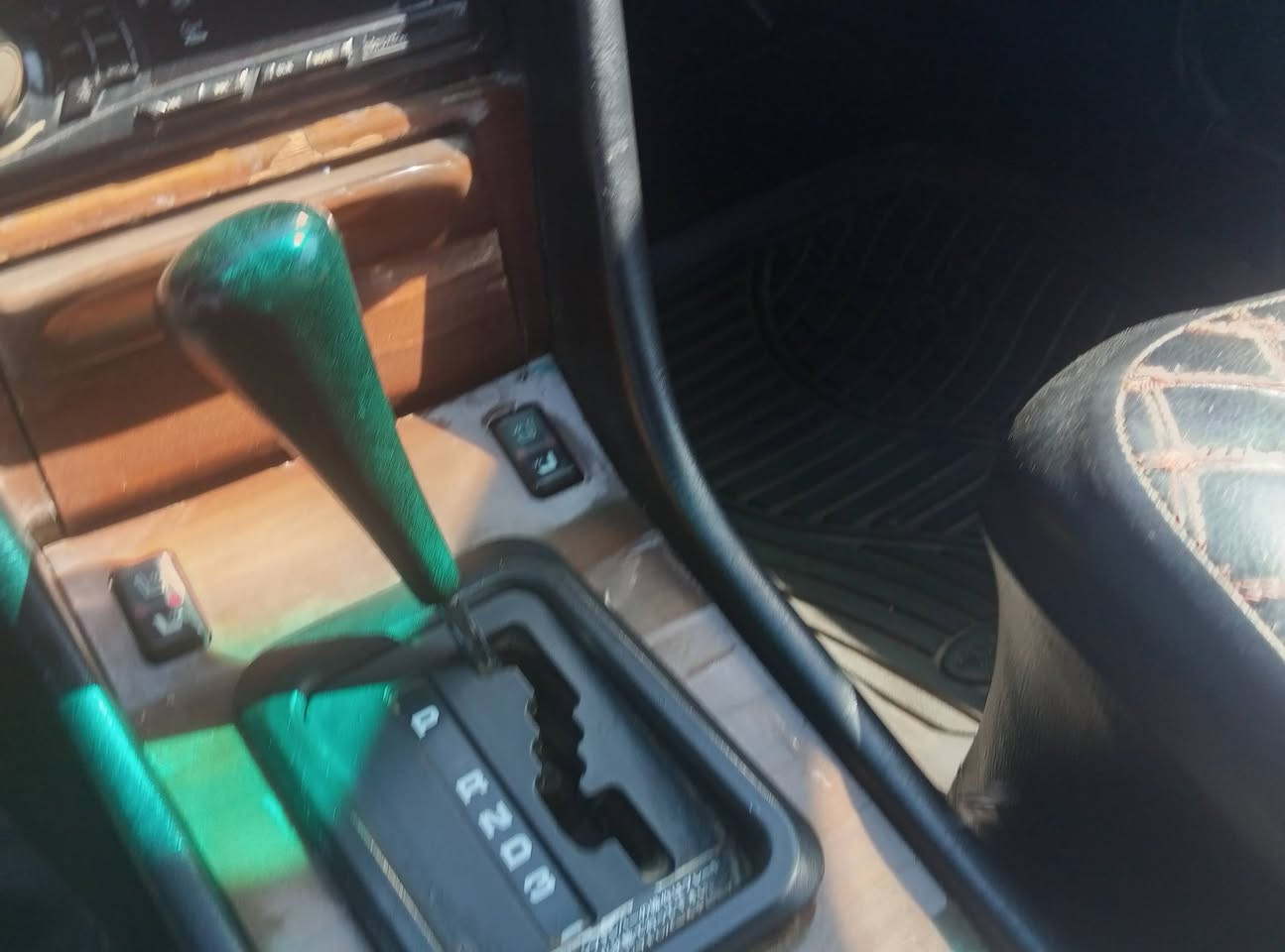 السلام عليكم مرسيدس دوج موديل 86 
ماكينه بطه اثنين ونص سياره جديده حداديه 
الشراي في خير ويتدلل الرقم 
***********
