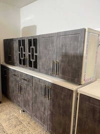 كاونتر المنيوم  هيكل المنيوم والأبواب اج دي اف قياس مترين ونص مع سنك م...