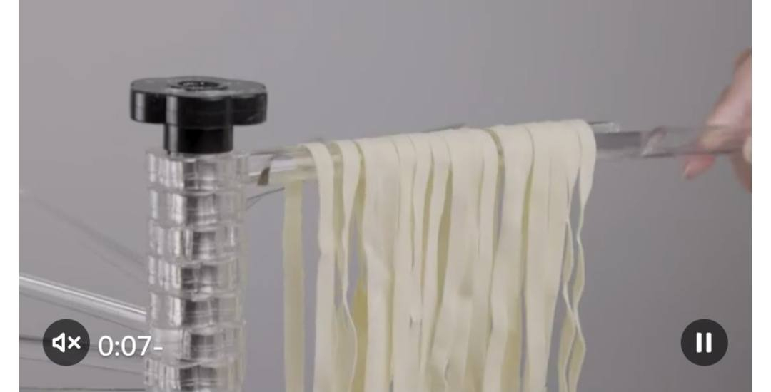 سلام عليكم 
ستاند تجفيف المعكرونة السباكتي 
والشعرية لاصحاب المطابخ والمطاعم وربة المنزل 
كامل الملحقات 
ستانليس ستيل مع رفوف رفيعة للتجفيف بلاستيكية 16 رف
يتحمل 2كيلو 
القاعدة مانعة للتزحلق
سهل الاستخدام والطي والتنظيف 
امزون اوربي
المواصفات وطريقة الاستخدام  
مذكورة بالصور 
السعر 15 الف 
متوفر توصيل لجميع المحافظات


**إذا كنت صاحب هذا الإعلان وتريد حذفه لأي سبب، رجاءا أرسل رسالة إلى الدعم الفني**