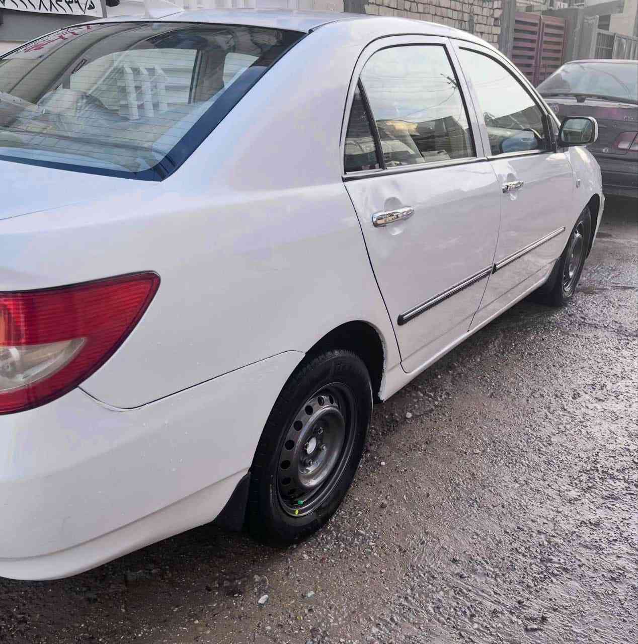 السلام عليكم 
بي واي دي F3

(كير عاااادي )

موديل ٢٠١١ بسمي رقم بغداد الجديد سنوية جديدة 
مكينة ١٦٠٠ لانسر بلادي 
محرك وكير وتبريد وتدفئة + كهربائيات كله شغال
صدر امامي خلفي كله تمام 
تخم تاير 
فتحة سلايد 
داخل لونين 
شاشة وكامرا 
بيهة صبغ اثر طخات بسيطة مأشر بلصور 

السعر ٥٨ وبيهة مجال 
مكاني بغداد زيونة قرب جامغ الغدير 
او الدورة حي الصحة 

رقمي ‭٠٧٧٣ ١٢٨ ٣٥١٨‬
