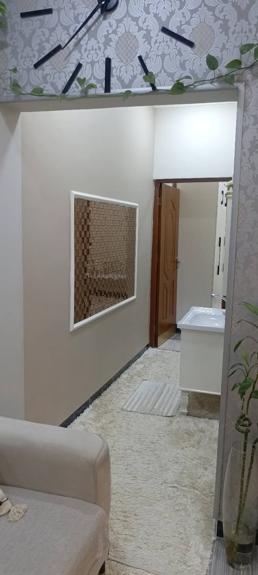 دار زراعي للبيع حي الواسطي خلف اذاعه الرشيد مساحه البيت 100م طابق واحد بدون بيتونه ودرج داخلي+غرفه نوم واحد + مطبخ مفتوح على صاله استقبال 

لل استفسار راسل خاص او اتصال عل رقم ***********
