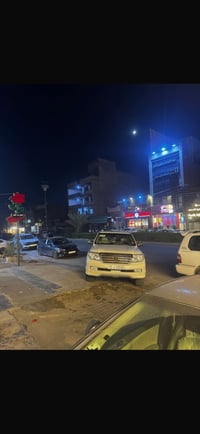 لاندكروز 2010  ستينيه  بصمة تشغيل فتحه  حساسات امامي خلفي منضومة زنون ...