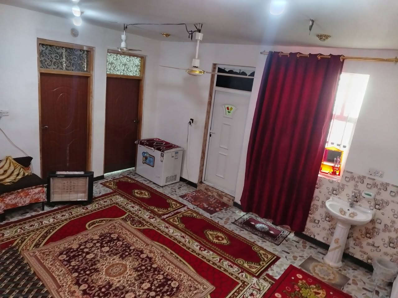 سلام عليكم بيت للبيع مساحه ٢٠٠ متر خلف الدار ٥٥٠ متر بيت واجهه مالته جديده مسويها وجبير ومرتب طابق ثاني عل نص مسوي يعني ٥٠٠ بلوكه تقفله ماء + مجاري +كهرباء العنوان الأصلاح شارع الجزيره مقارب مدرسه عشتار
رقمي ***********
