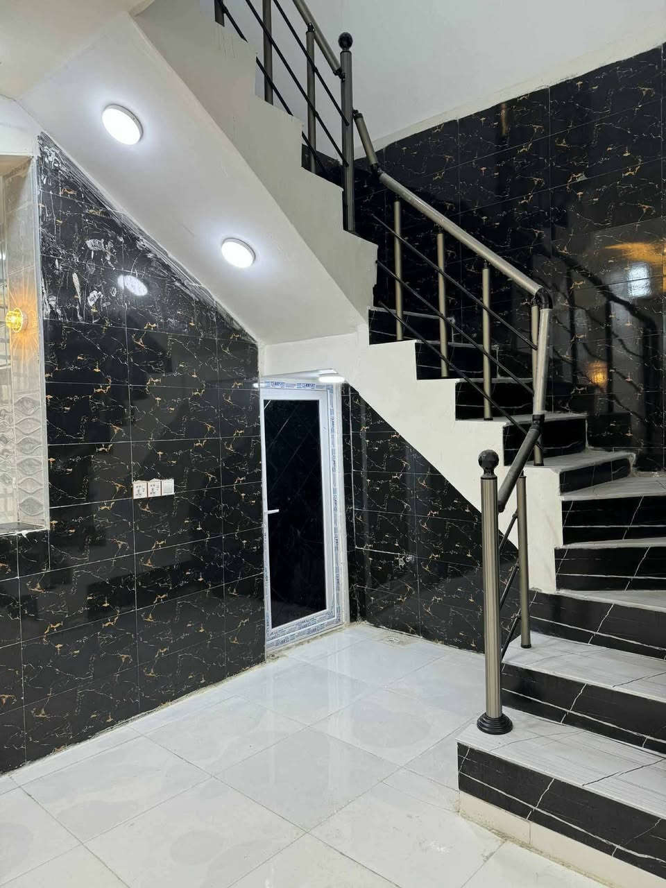 150 متر للبيع طابو زراعي سند 25 قرار محكمه
موقع مميز قريب من الشارع العام بالخط الاول
بسعر 65 وبي مجال
غرفتين وصاله ومطبخ وصحيات داخليه وخارجية واستقبال 
للاستفسار اتصل على *********** أو مراسله واتساب
