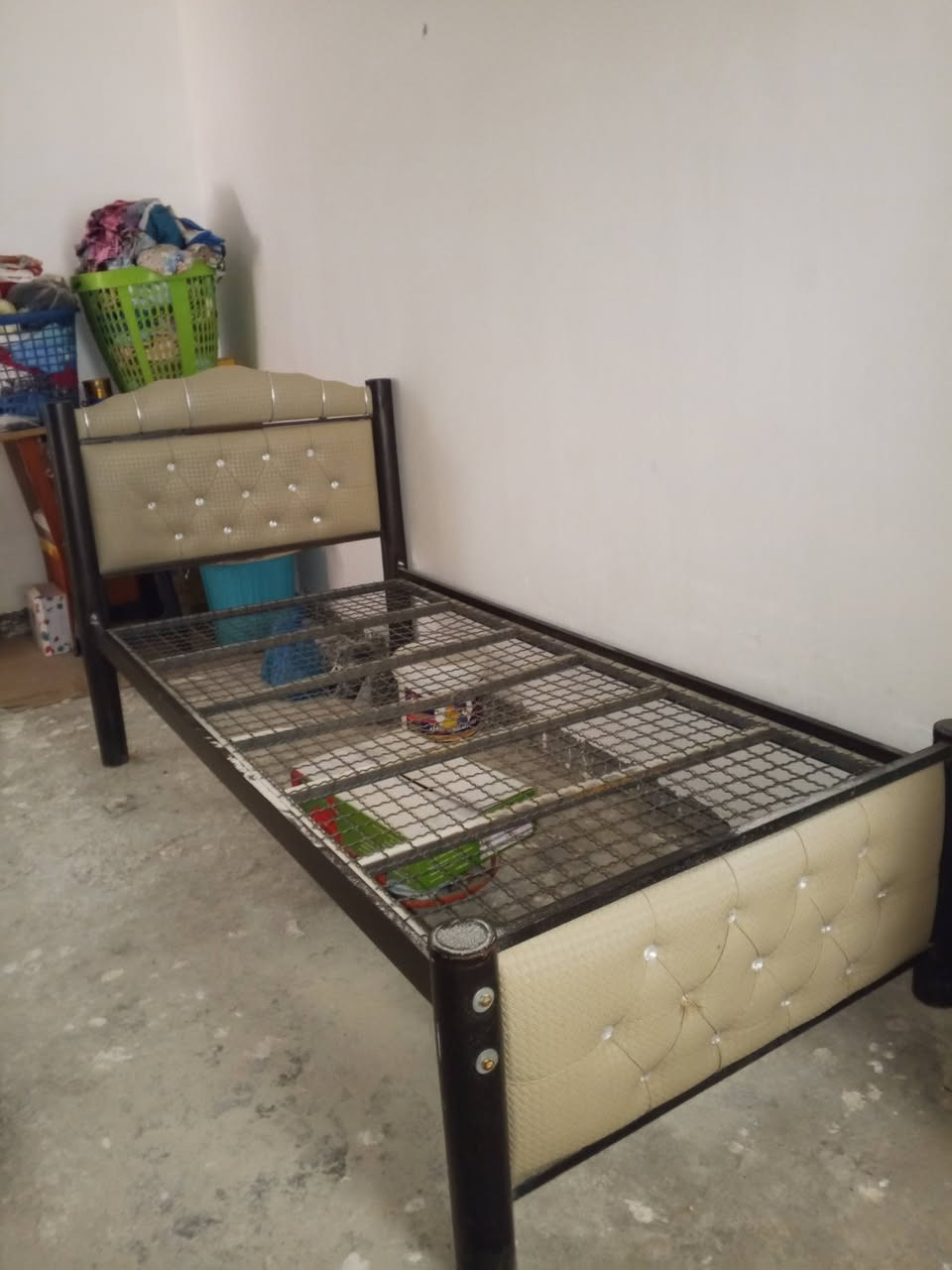 جرباية نضيفة ستعمال قليل سعر55وبيها مجال  ***********
