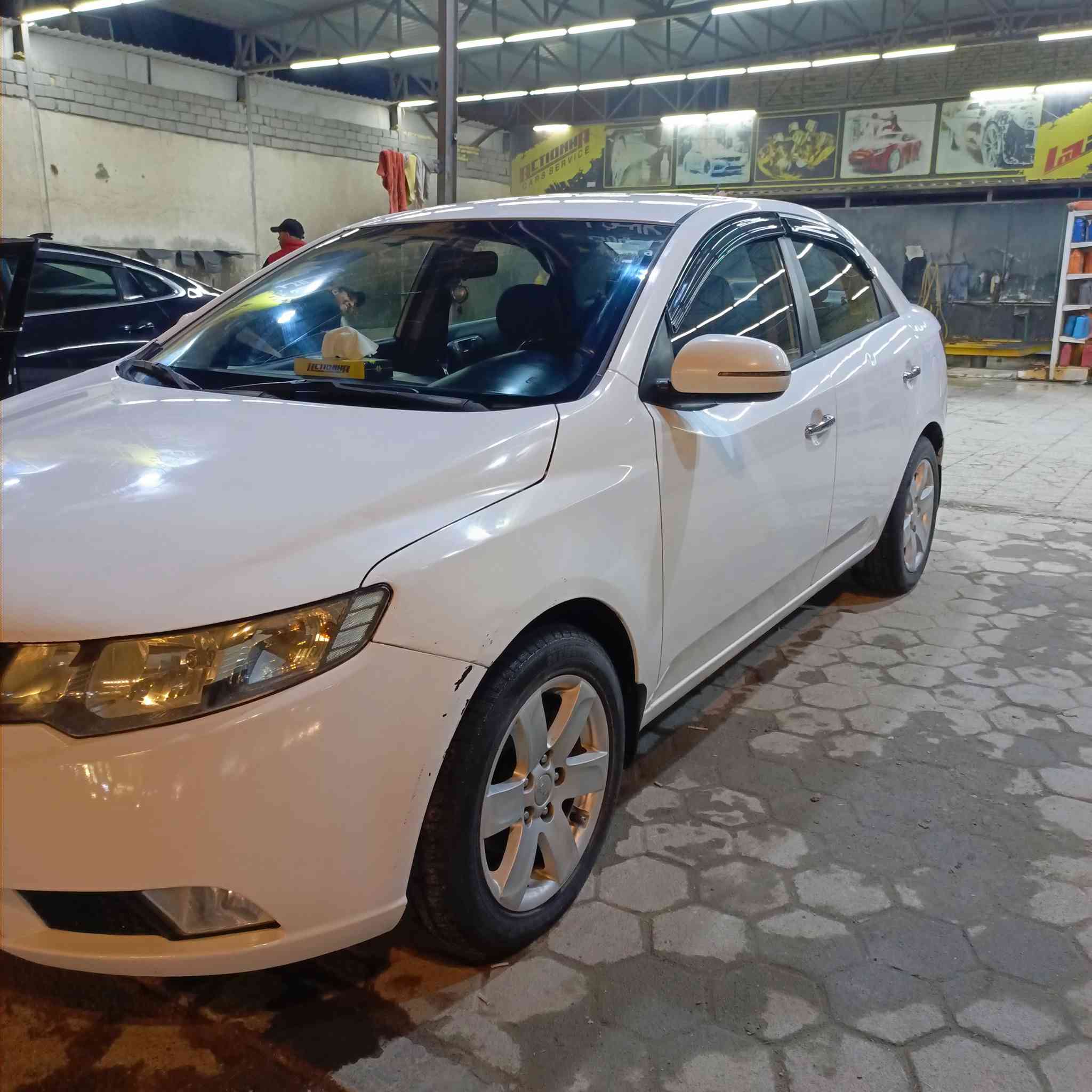 السلام عليكم كيه سيراتو موديل 2013 مكينه 1600 كير  سته نمر فول مواصفات ماعده  ألفتحه  تحكمات +شفتات كير اربعه دسك مكينه كير حداديه تبريد كفاله ماعده  السياره باب مبدل وشبر بل بنيد صبغ  موجود مداور وكاله لسياره رقمها لغايت 2031 مجدده السنويه بسنت 2026/1/8 
سعر السياره  113وبيها مجال 
رقم الهاتف ***********
