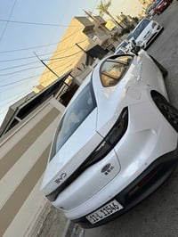 للبيع بي واي دي موديل 2025 ماشية 15000 بغداد بسمي فقط بنيد وجاملغ شوية...