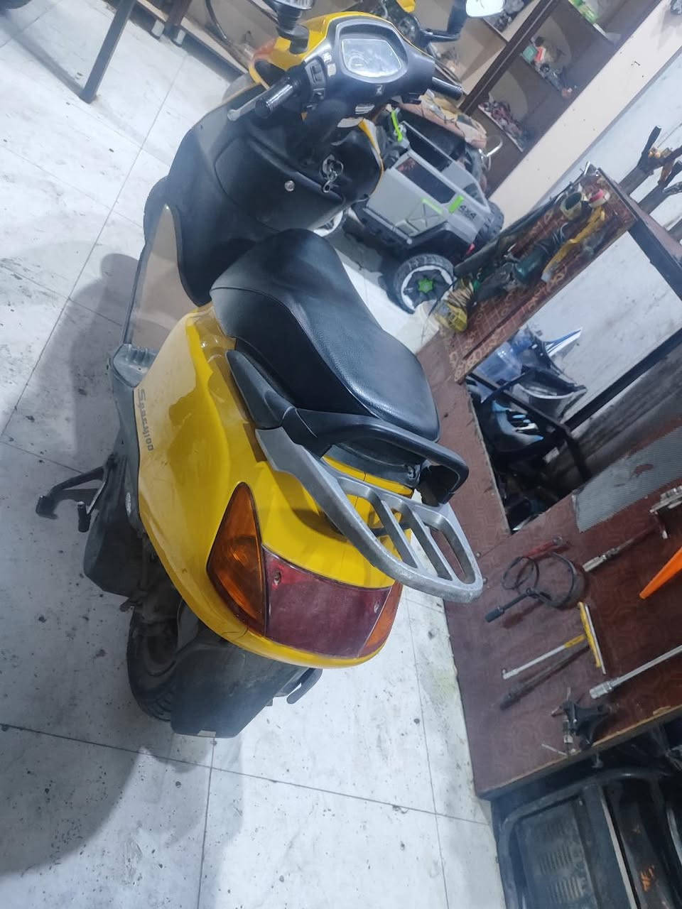 سبيسي للبيع نضافتها 100 ماشيه 14 الف 
دراجه حلوه كلش مال جناي كله بلادي الدراجه 
سعرها 1350 بيها مجال حيدر صفاء راعيها 

‭0781 522 4449‬
