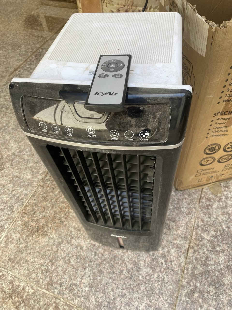 الكونفيره الكبيره سعرها 75
ومبردات هواء بارد هواه جدن سعر قطعتين حجم نص متر سعرهن 50 ول صغيره 45

***********
