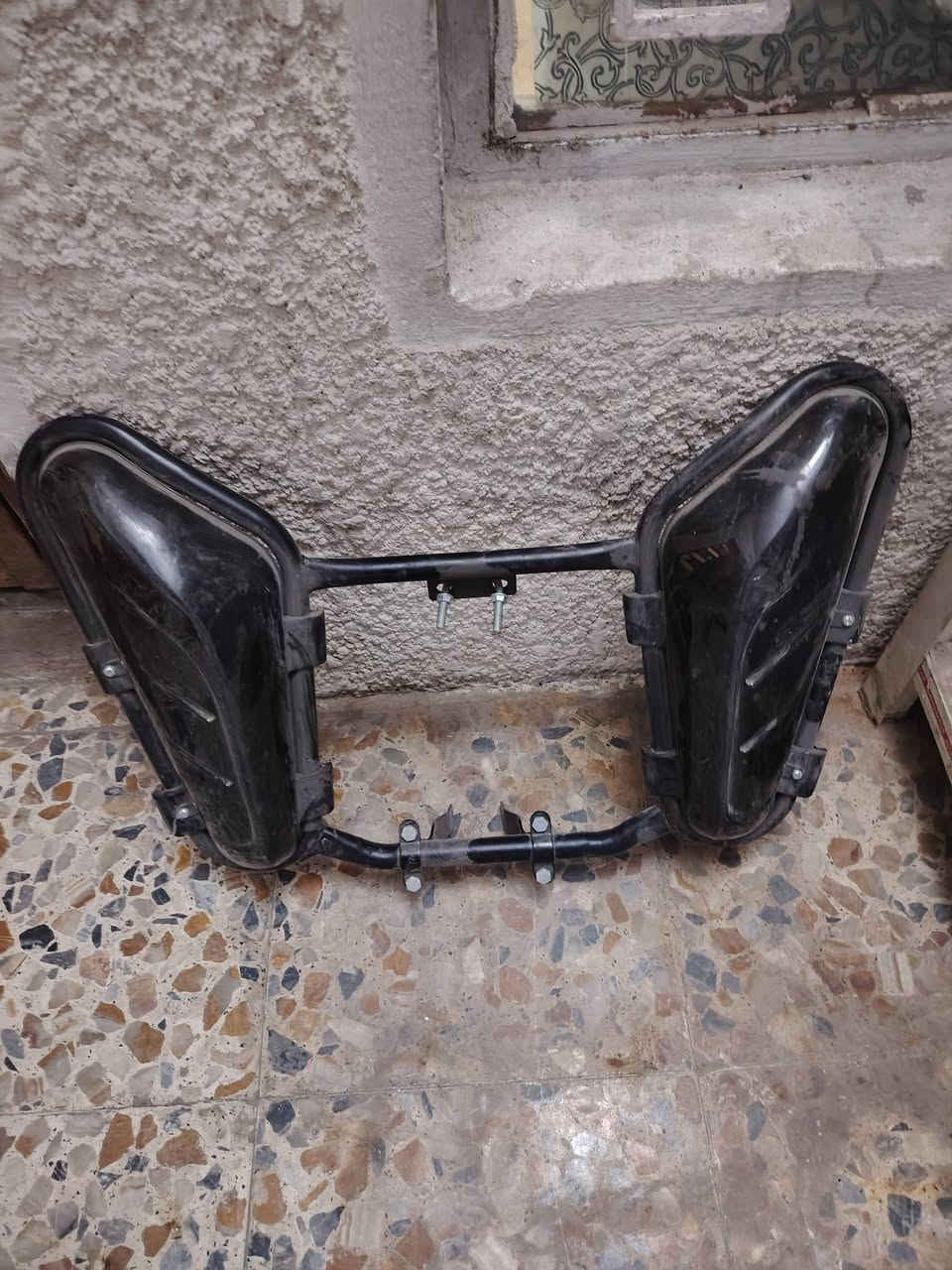 السلام عليكم صناديك دلفاري نضيفات كلشي مابيهن عدد 5 واحد احمر سعر الواحد ١٥ الف وذا كلهن بيهن مجال درع اصلي ابو الجيوب مامشدود جديد ٢٠ الف مكان بغداد مدينه الصدر رقم الهاتف ***********
