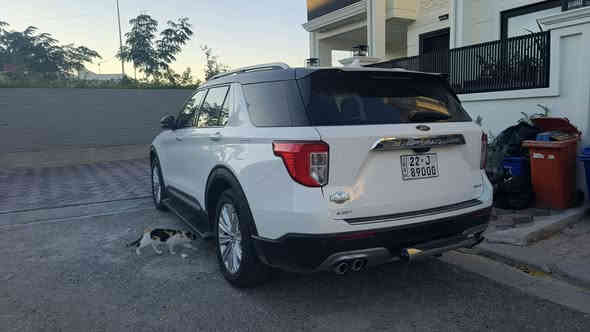 فورد إكسبلورر King Ranch -2022
محرك V6 سعة 3.0 لتر EcoBoost توين تيربو

قوة تصل إلى 400 حصان 

ناقل حركة أوتوماتيكي بـ 10 سرعات

نظام دفع رباعي ذكي

أوضاع قيادة متعددة (الثلوج – الرمل – الطرق الوعرة – القيادة العادية)

مقاعد جلد فاخر King Ranch مع تطريز مميز

مقاعد أمامية كهربائية مع تبريد وتسخين

صف ثالث قابل للطي كهربائياً

تكييف أوتوماتيكي ثلاثي المناطق

إضاءة داخلية محيطية

سقف بانوراما

شاشة لمس مركزية كبيرة ( 10.1" انج)

نظام ملاحة

نظام صوتي فاخر Bang & Olufsen مع 12 سماعة

شحن لاسلكي للهاتف

تشغيل عن بعد

منافذ USB أمامية وخلفية

Apple CarPlay / Android Auto

رادار متكيف مع مثبت السرعة

تنبيه الخروج عن المسار مع المساعدة في البقاء داخل المسار

كاميرا 360 درجة

حساسات أمامية وخلفية

نظام تنبيه النقطة العمياء

مساعد الركن الذكي

جنوط 20 إنش

شبك أمامي مميز بلون نحاسي King Ranch

تشغيل السيارة بالبصمة

أنوار LED أمامية وخلفية

فتحة سقف بانورامية

خطافات سحب أمامية وخلفية

حادثها الجاملغ السائق صبغ بسيط شبر +تعديل 
وباب السائق مبدل بلادي 
السيارة ماشية 93.000km و شویة 
شوف رقم الشاصي الموجودة بالصور و شوف الحدث

*********** واتس اب 
*********** واتس اب  

السعر 38.500$ و بي مجال بسيط
