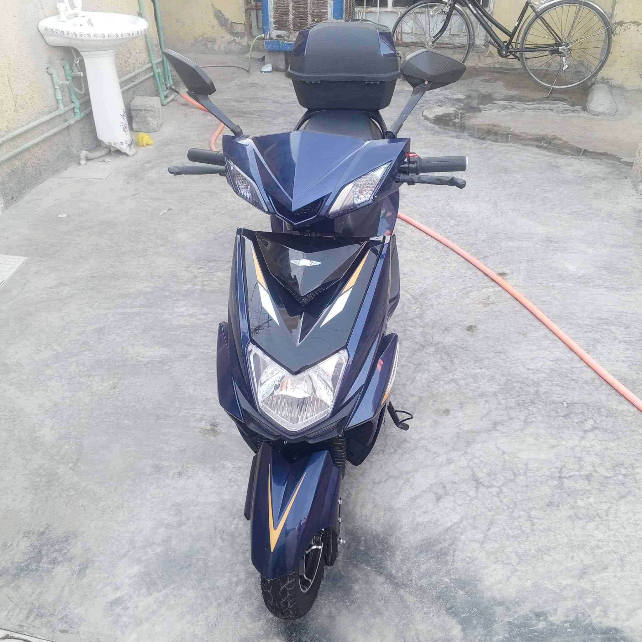 دراجة شحن ‌🇲‌🇹‌🇷سكنس فول مواصفات شاشة LED نضام بك لايت زنون السعر 700وبيها مجال مكاني بغداد الرقم *********** و متواجد خاص
