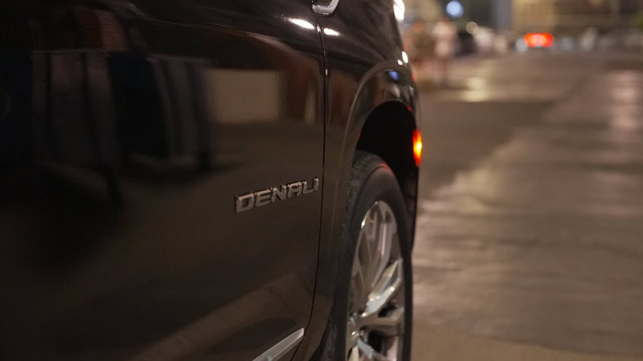 Yukon Denali 2023
يوكن دينالي ٢٠٢٣
وكاله المنصور على وضع الشركة
داخل ضمان الشركة وهو ١٠٠ الف كيلو 
الممشى: ٣٧ الف كيلو
السيارة مغلفة يم مركز تكوين بالكرادة ب٢٠ ورقة ضمان ١٠ سنوات
مواصفات الدنالي معروفة ميحتاج الذكر
السيارة كفاله عامة عدى ملاحظة بسيطة بباب الجنطة على كد اصبعين راجع PDR
السيارة كلش معتني بيها على ايدي
السعر: 56,500 دولار
***********
