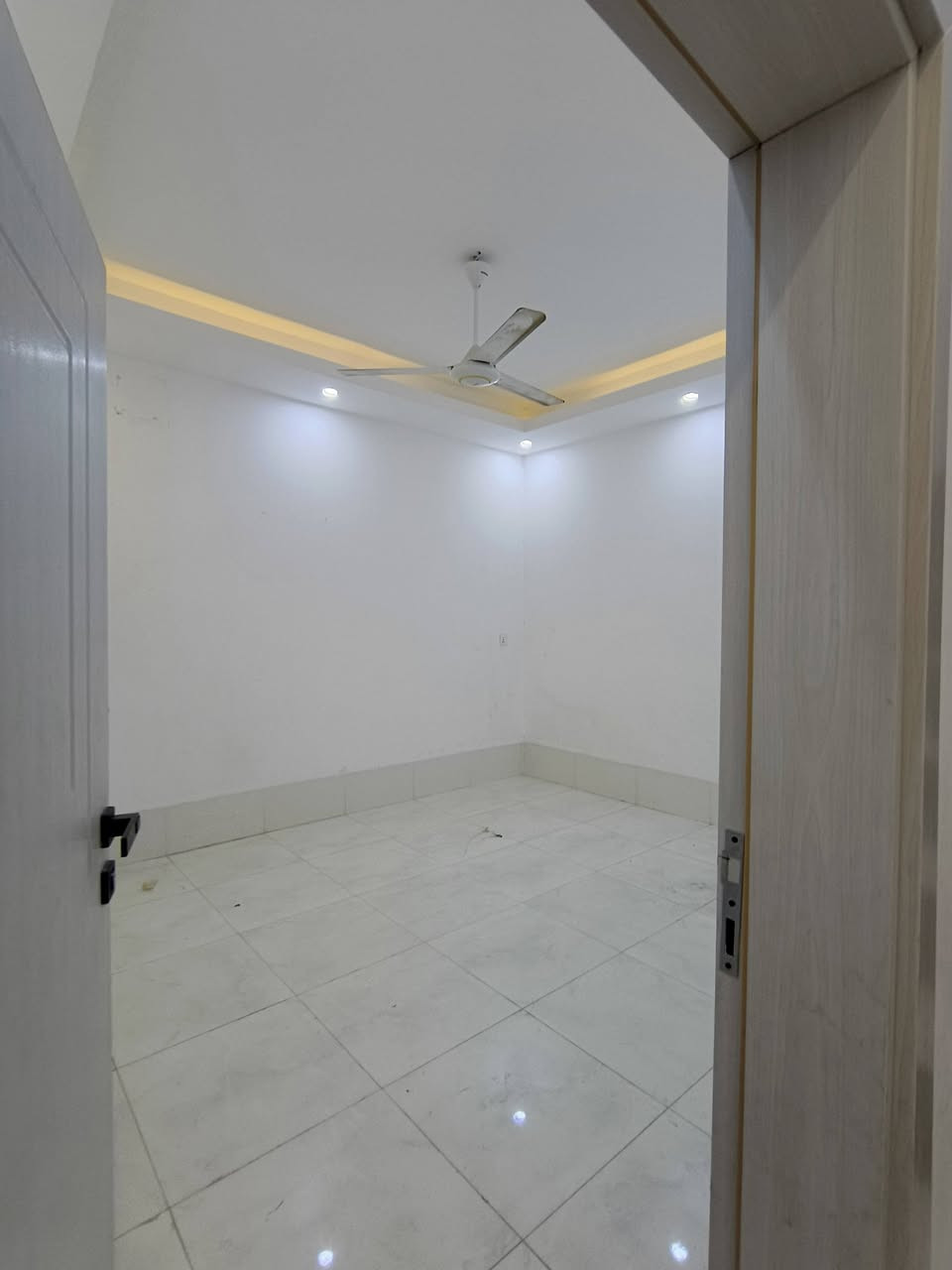 دار للبيع🏚 100 متر👈 مربع
العنوان حي العسكري 👈 قرب صيدلية طيبة
طابو صرف بسم شخص🚶 واحد
بناء حديث طابقين
السعر 135 مليون وبيه مجال
موقع مميز👌 جداً قريب من شارع الرئيس
علما سيكون معاملة مع صاحب الدار مباشرة

للاستفسار أكثر مراجعة مكتب المباني للعقارا
ت والمقاولات العامة او الاتصال على الارقام الثالي

***********  محمد ابو جنيد /واتساب وما سنجر
*********** محمد

نتشرف بزيارتكم للمكتبنا واستقبال كافة عرضاتكم تجاري وسكني في كافة أنحاء محافظة كركوك

عنوان مكتبنا حي العسكري مقابيل جامع المعراج
