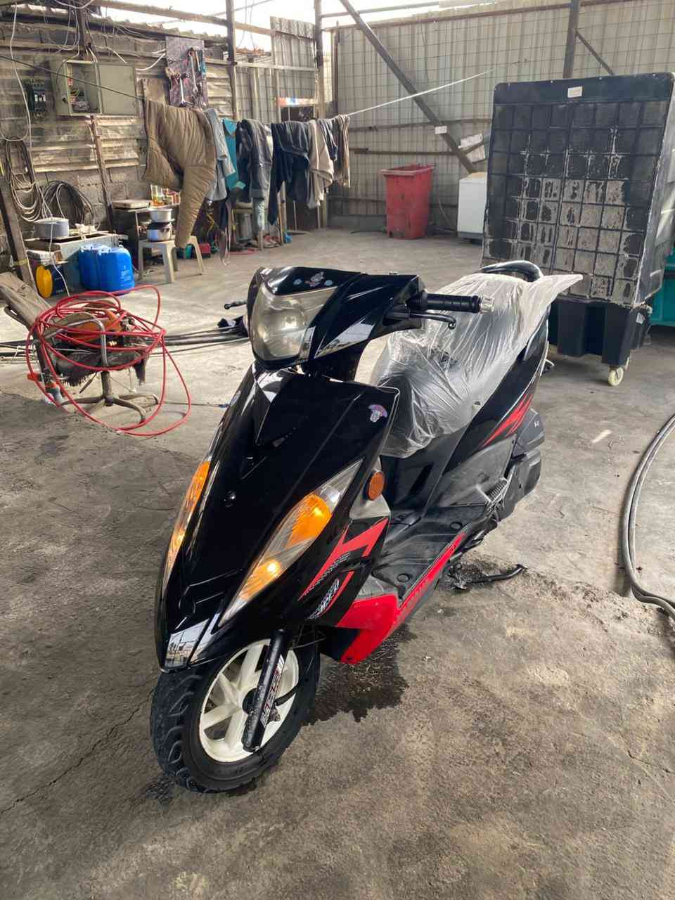 سلام عليكم دراجة جيتي ار بعده بحالة الوكالة مكفوله كفاله عامه شلعه ومعدل شك الكاع  كفرات بلاديه ختم واحد مكاني بغداد مدينة الصدر ***********السعر مليون 150وبيه مجال
