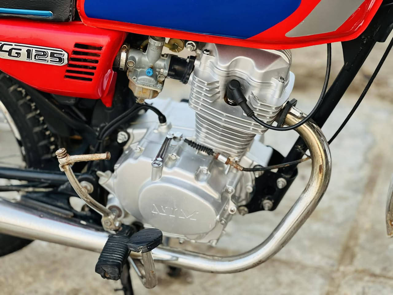 السلام عليكم دراجه للبيع. الشاصي 18 ارشه اصلي وغراض كله نامه 25 مامفتوحه كامله ع الشرط سعرها 800 (***********)
