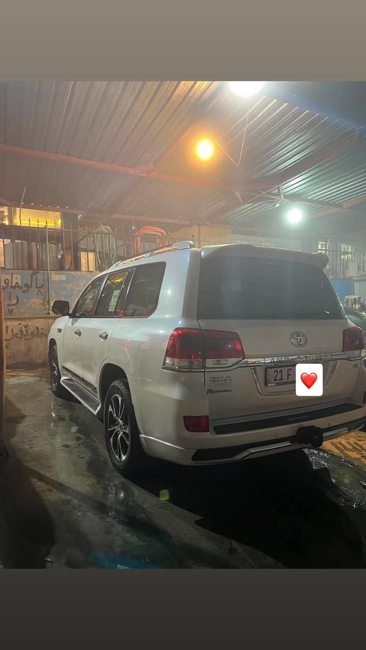 جۆری سەیارە:  تۆیۆتا لاندگرۆزەر ناسراو بە وەنەوشە 🚗🚘مۆدێل:٢٠١٨ی GXR V8 شەریكەی جیهانی دەرەجە یەكی وایت ئیدیشنی فۆل برێم  كلین تایتل هیچی نیە بە شەرت گێر و مەكینە بەشەرت پێش و پشتی یەك برغویی نەكراوەتەوە ٤ تایەیی لۆكی لە ژێرە و سەنەوی هەزەی تازەیە كامیراشی هیچ لەسەر نیە 
پەردەی كاملی لەگەلە و فۆل كەمالیاتیش نرخی ئەم سەیارەیە ٥٢٥ محامەلە تێدایە.


**إذا كنت صاحب هذا الإعلان وتريد حذفه لأي سبب، رجاءا أرسل رسالة إلى الدعم الفني**