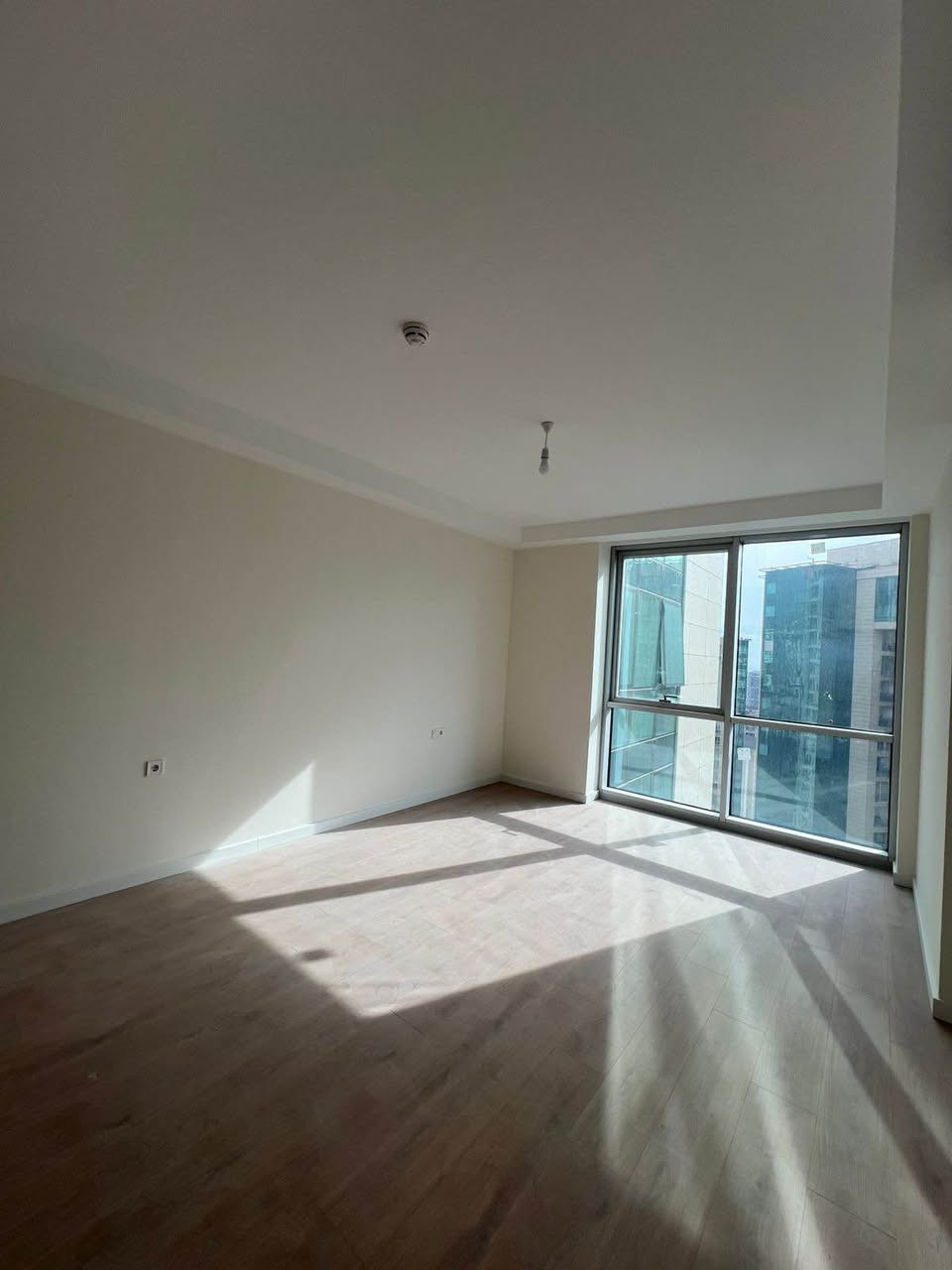 Available 2+1 unfurnished at empire new wings 

Size/168m  

price/750$

Details/W3 floor 22

I would love to know what you’re looking for in a new home to give you exactly what you want, once you decide on a place, i will always accompany you with every step of way and will make sure the process will flow as smoothly as possible from beginning to end. 

Ali/0750 716 02 16
Whats up 🟢 Viber 🟣 Telegram 🔵 أربيل, العراق
