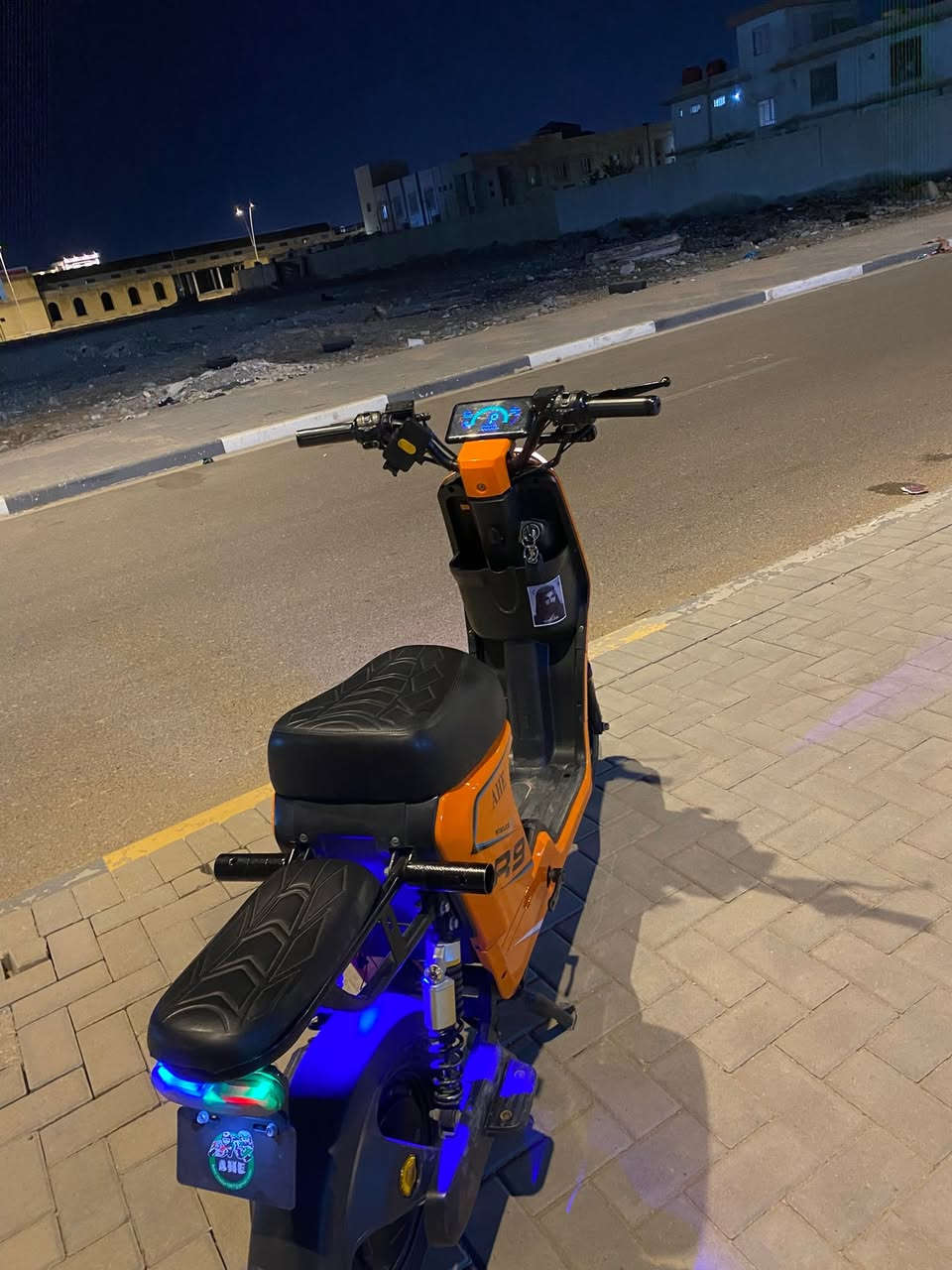 سلام عليكم 
دراجه R9 للبيع او مراوس حسب القناعه
موديل 25
بطاريات بلاد موديل 25 |22 امبير
الدراجه نضيفه واحلا من الصور 
غراضها موجوده سله- تجوه ضهر- شاحنه-سويجات 2-كارت-بصمه 
العنوان بصره قبله حي المهندسين 
السعر 350 وبيها مجال 
تواصل***********  متواجد واتساب
