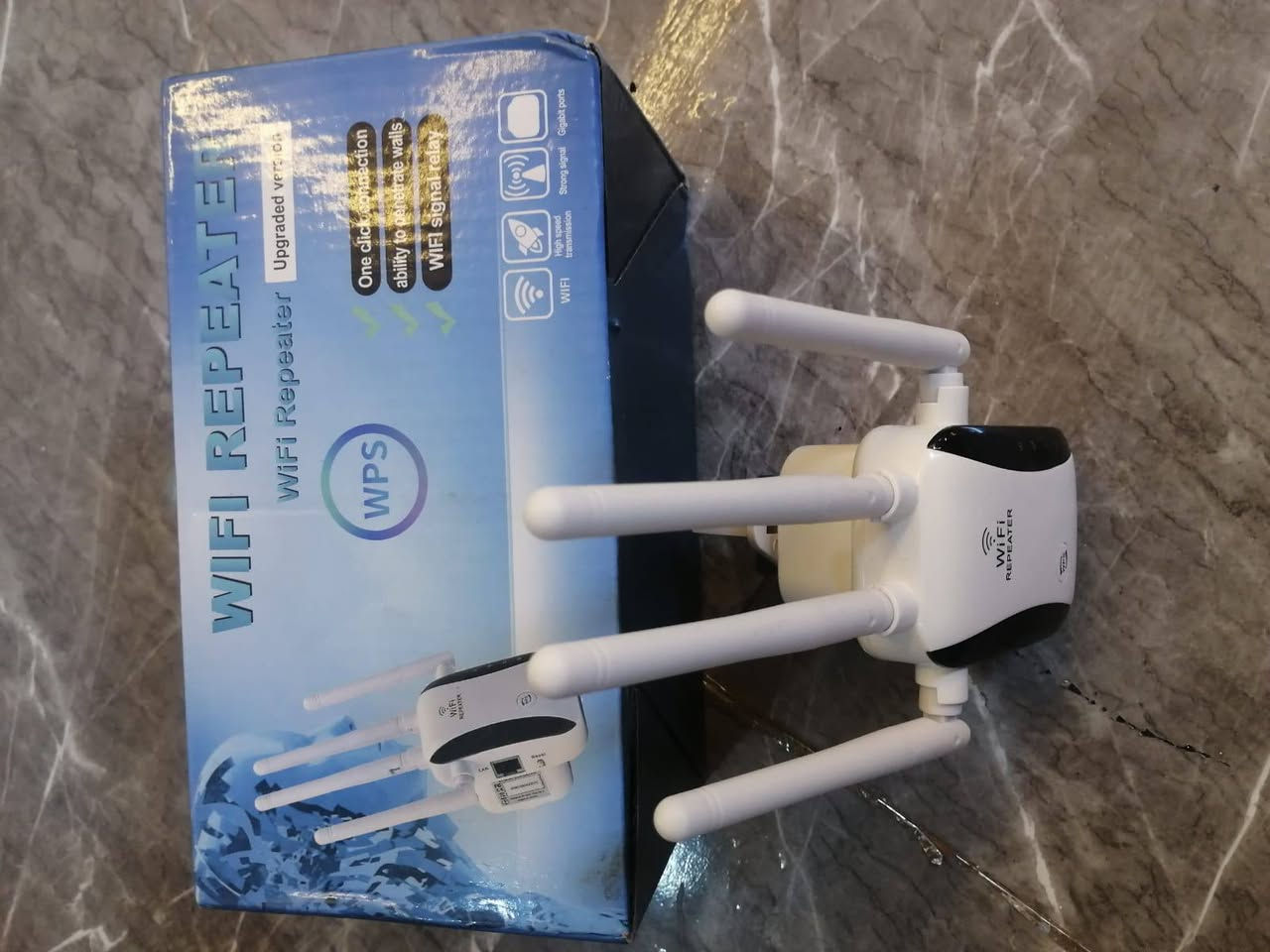 الراوتر غني عن التعريف جديد غير مستخدم
امانه باله اوربي
ايضا مقوي الاشاره الواي فاي جديد غير مستخدم
فتح الكارتون فقط من اجل فحص الجهاز
كما موضح في الصور المواصفات
الراوتر 60 الف
مقوي الاشاره 35 
تواصل واتس اب *********** + ماسنجر
