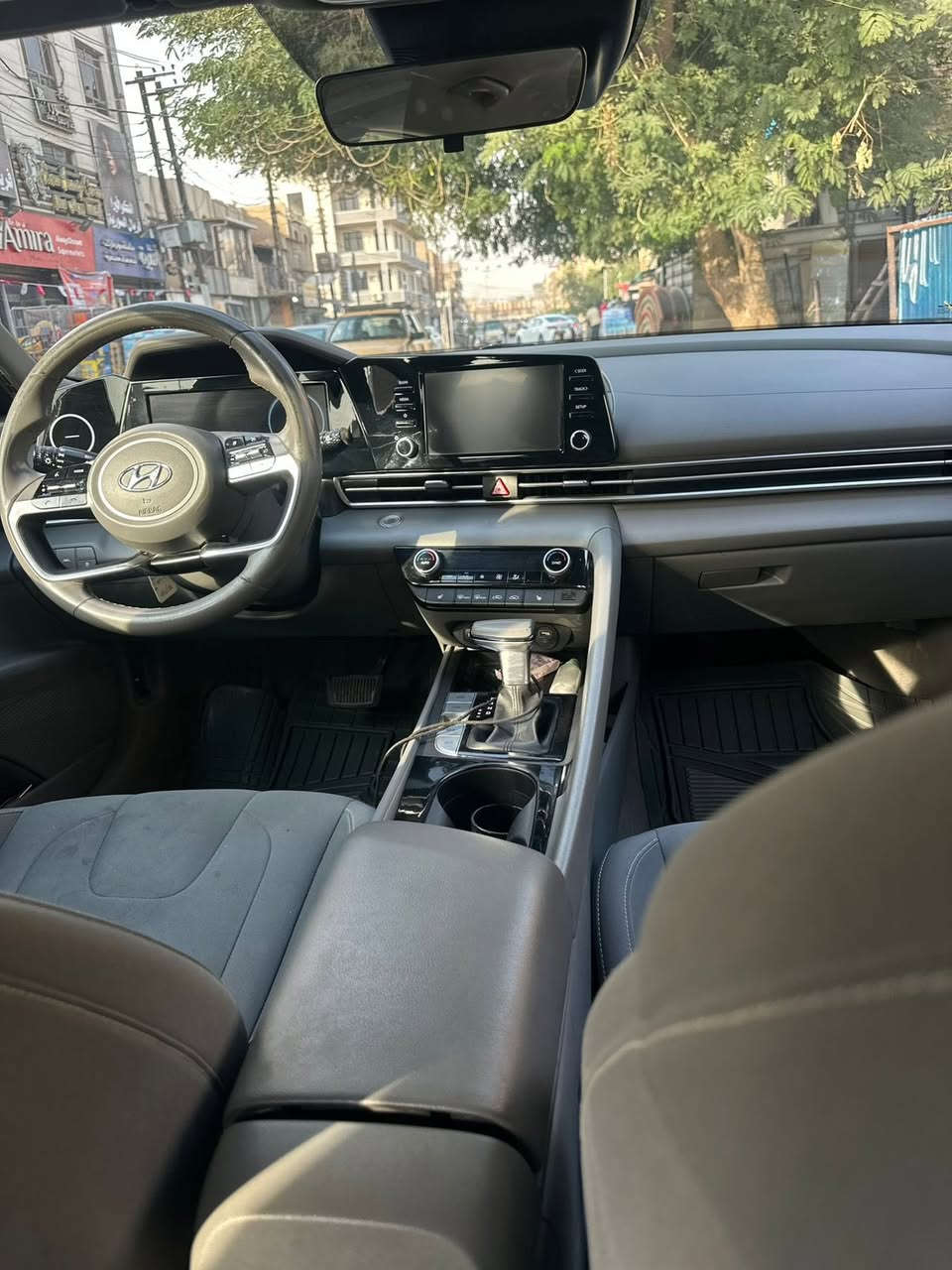 Hyundai Elantra 2022
هيونداي النترا 2022
وارد امريكي 
محرك. 2.0 دوش
 مواصفات نص فول 
شاشه كاميره خلفي 
بصمه شغال عن بعد 
رادار امامي 
ستيرن تحديد سرعه تحديد مسار 
بعد هوايه مواصفات بيها
  سياره ماشيه ١٤٥ 
سياره مكفوله من آي نواقص كله 
السعر ١٤٥ بيه مجال 
للاستفسار ***********
